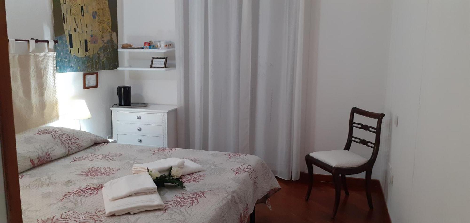 Central Room With Private Bathroom, No Smoking Palau Chambre photo