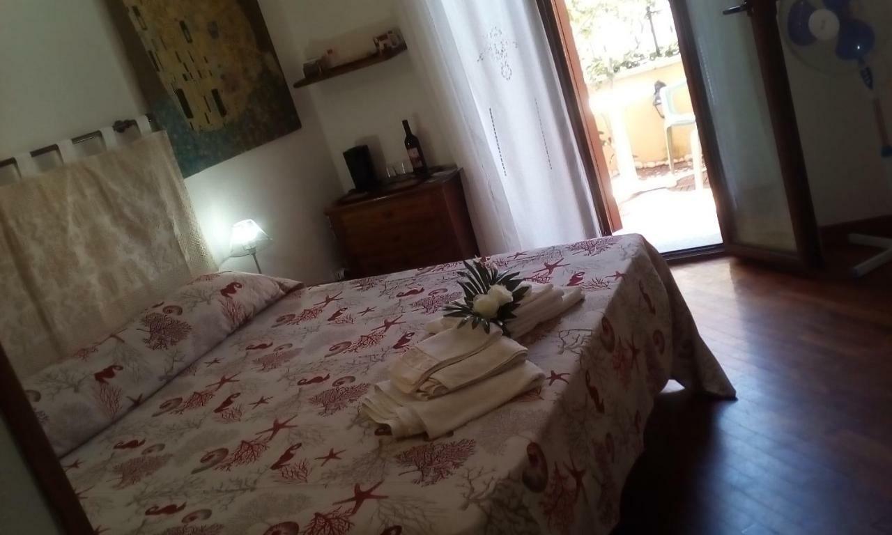 Central Room With Private Bathroom, No Smoking Palau Extérieur photo